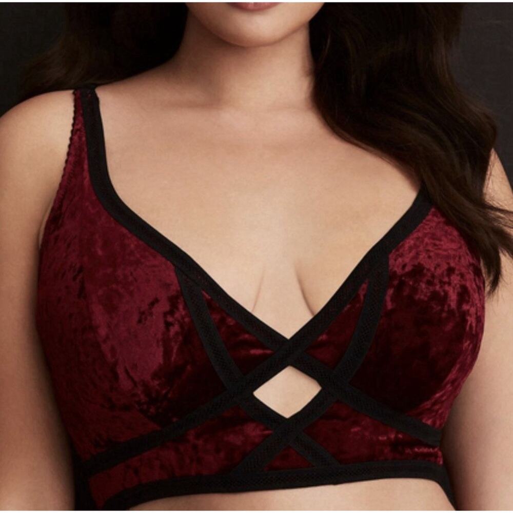Torrid Curve Bralette Red Velvet Strappy Piping Deep V Size 6 Plus Coquette